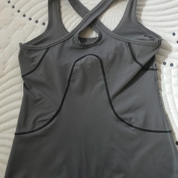 Workout top - Picture 2 of 3